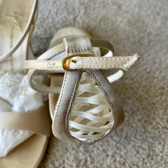Giuseppe Zanotti satin heels - Picture 2 of 11